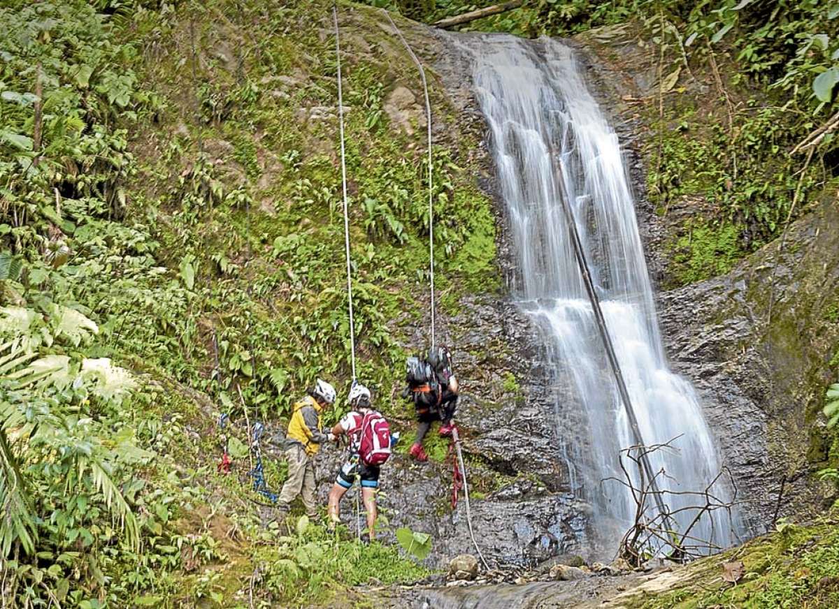 El segundo tramo de trekking, de 25 kil&oacute;metros, se cumpli&oacute; en la comunidad Marianitas e incluy&oacute; un tramo de r&aacute;pel, a 3 kil&oacute;metros de la meta. Foto: John Guevara.