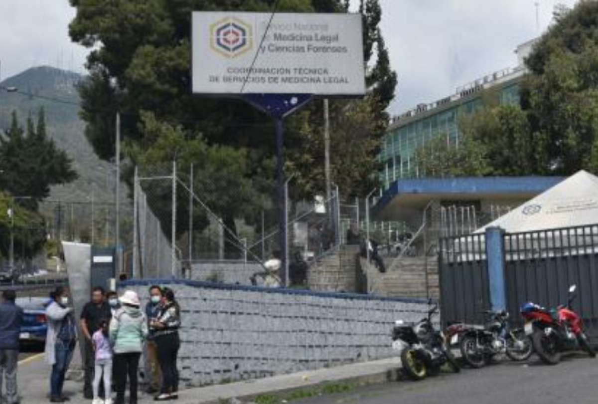 La familia de H&eacute;ctor Enr&iacute;quez retir&oacute; su cuerpo el 26 de febrero, en Quito. 