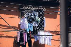 En las calles porte&ntilde;as hay mucha &lsquo;ropa tendida&rsquo; (Portafolio Gr&aacute;fico)