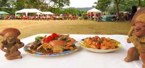 Las poblaciones del perfil costero de Manab&iacute; muestran una variedad de platos, a base de mariscos y moluscos. Como este plato con crust&aacute;ceos que se ofrece en una feria del cant&oacute;n Pedernales. 