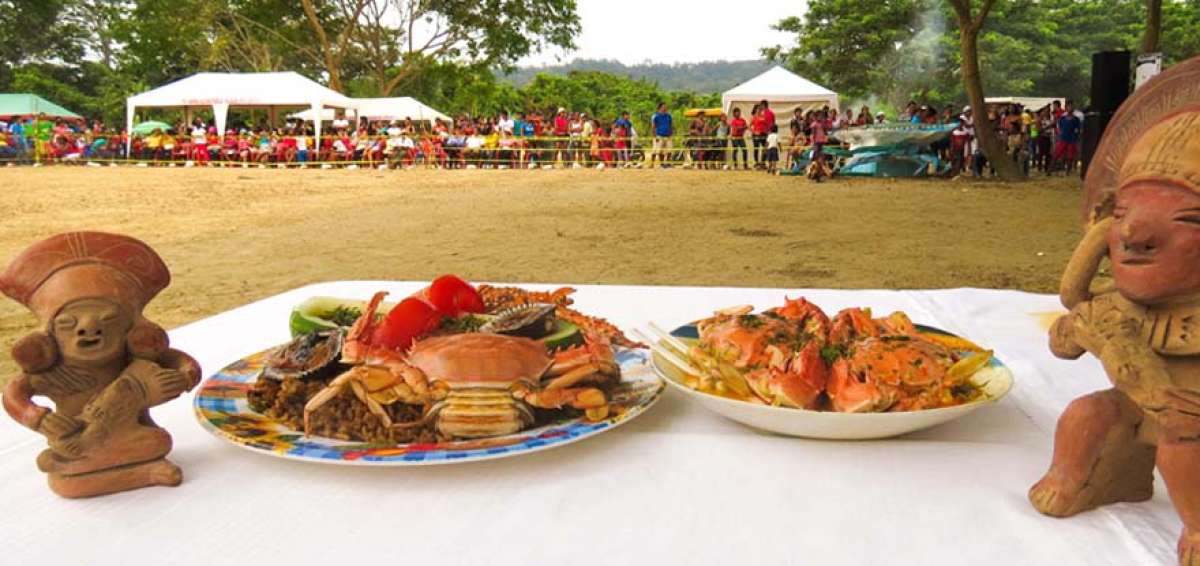 Las poblaciones del perfil costero de Manab&iacute; muestran una variedad de platos, a base de mariscos y moluscos. Como este plato con crust&aacute;ceos que se ofrece en una feria del cant&oacute;n Pedernales. 