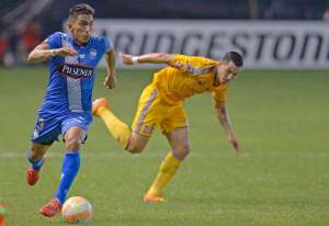 &Aacute;ngel Mena, volante de Emelec, tuvo un buen desempe&ntilde;o de juego ante Tigres.