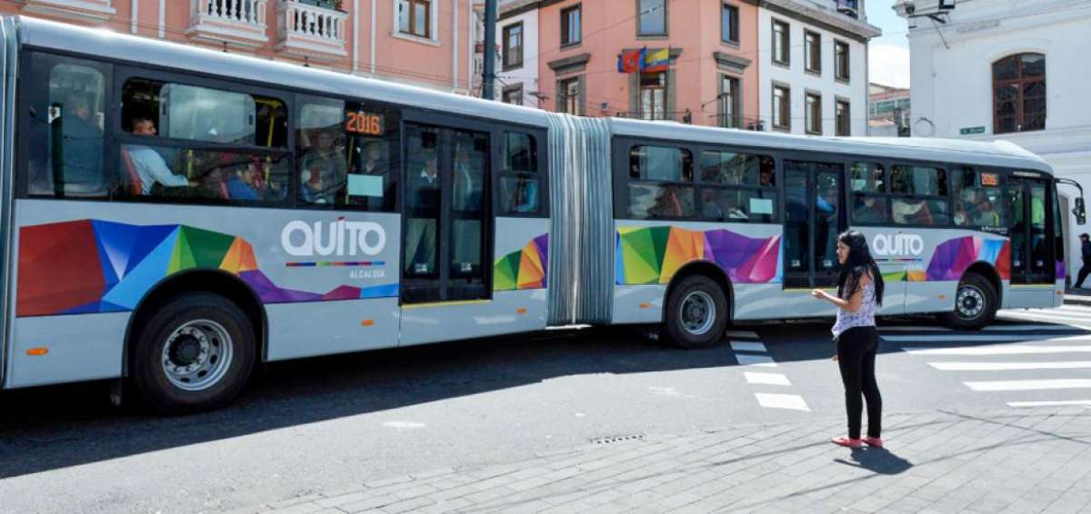 El 6% de la flota de 80 biarticulados comprados por el Municipio operan desde el lunes en Quito.