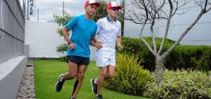 En la foto Darwin Castro es el de la derecha y est&aacute; acompa&ntilde;ado por su gu&iacute;a Sebasti&aacute;n Rosero.