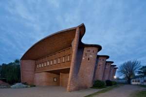 Eladio Dieste. Iglesia en Atlantida, Uruguay, 1958. Fotograf&iacute;a: Leonardo Finotti