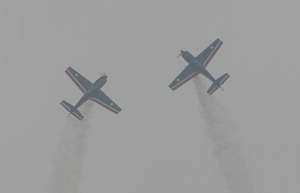Los aviones hicieron piruetas en el aire para deleitar al p&uacute;blico guayaquile&ntilde;o en el Malec&oacute;n Sim&oacute;n Bol&iacute;var. Foto: Eduardo Escobar / El Tel&eacute;grafo