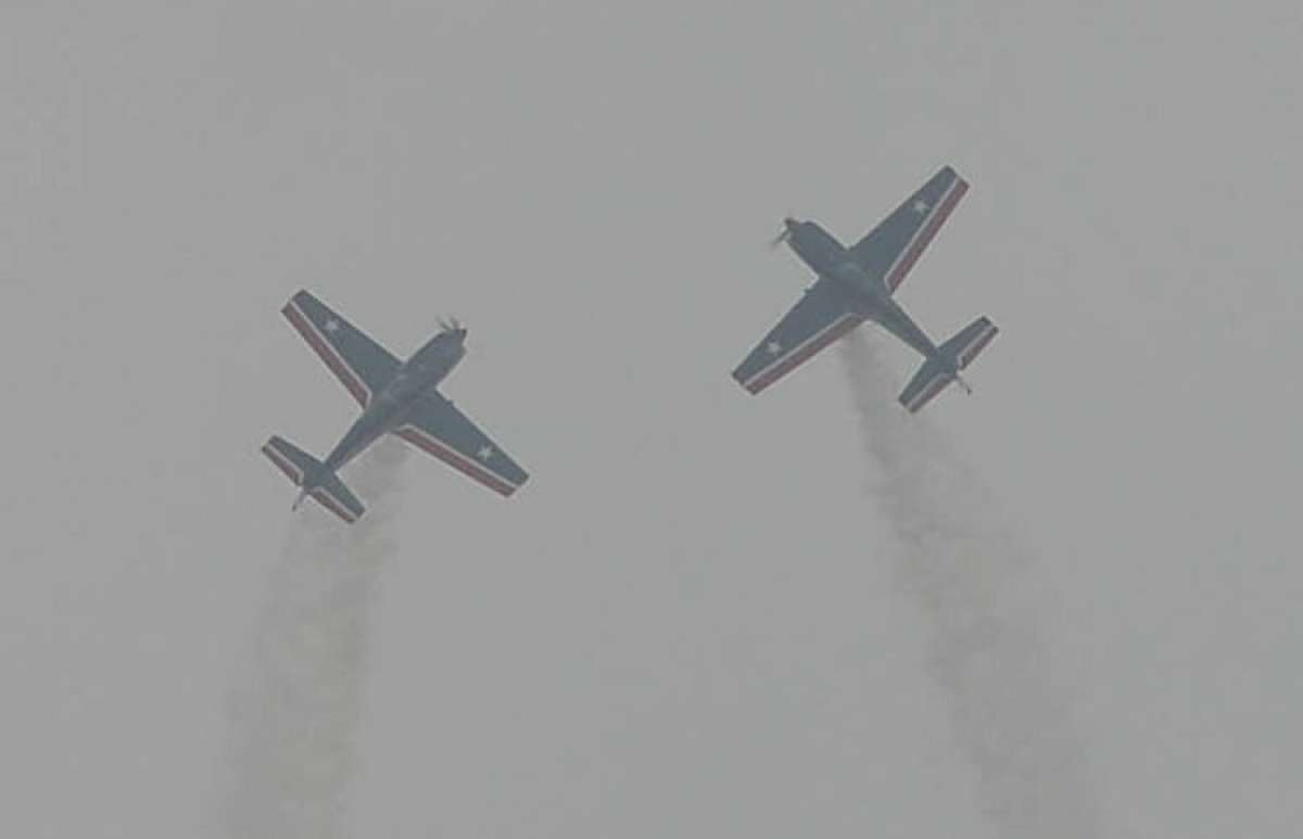 Los aviones hicieron piruetas en el aire para deleitar al p&uacute;blico guayaquile&ntilde;o en el Malec&oacute;n Sim&oacute;n Bol&iacute;var. Foto: Eduardo Escobar / El Tel&eacute;grafo