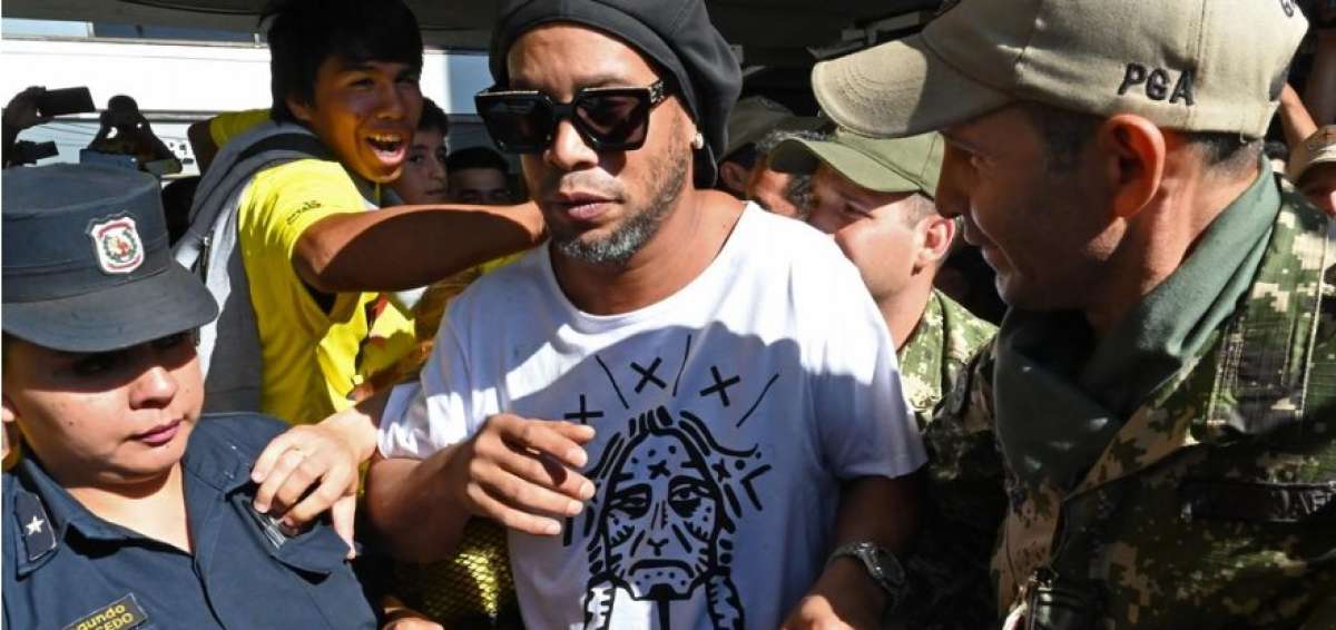 Fiscal&iacute;a paraguaya ordena detenci&oacute;n de Ronaldinho por documentaci&oacute;n falsa