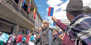 El 12 de junio, vecinos de Quitumbe realizaron un plant&oacute;n frente al Municipio y se reunieron con el Alcalde. Foto: Archivo/ El Tel&eacute;grafo