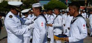 Armada del Ecuador record&oacute; su d&iacute;a entregando condecoraciones