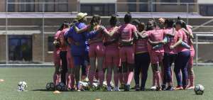 Las seleccionadas del equipo nacional femenino durante un entrenamiento de 2018 en la Casa de la Selecci&oacute;n.