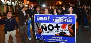 Desde el pasado martes, la Plaza Grande ha acogido a periodistas y ciudadan&iacute;a en general en la vigilia #NosFaltan3