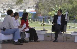 El presidente Rafael Correa dialog&oacute; esta ma&ntilde;ana con comunicadores sociales de Guayllabamba. Foto: &Aacute;lvaro P&eacute;rez/ EL TEL&Eacute;GRAFO