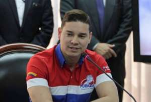 Josué Israel Negrete Ortiz, de la ciudad de Quito, se presentó con el seudónimo "Echoes". 