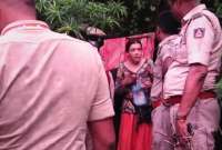 La policía descubrió a Nina Kutina y sus hijas viviendo en una cueva.