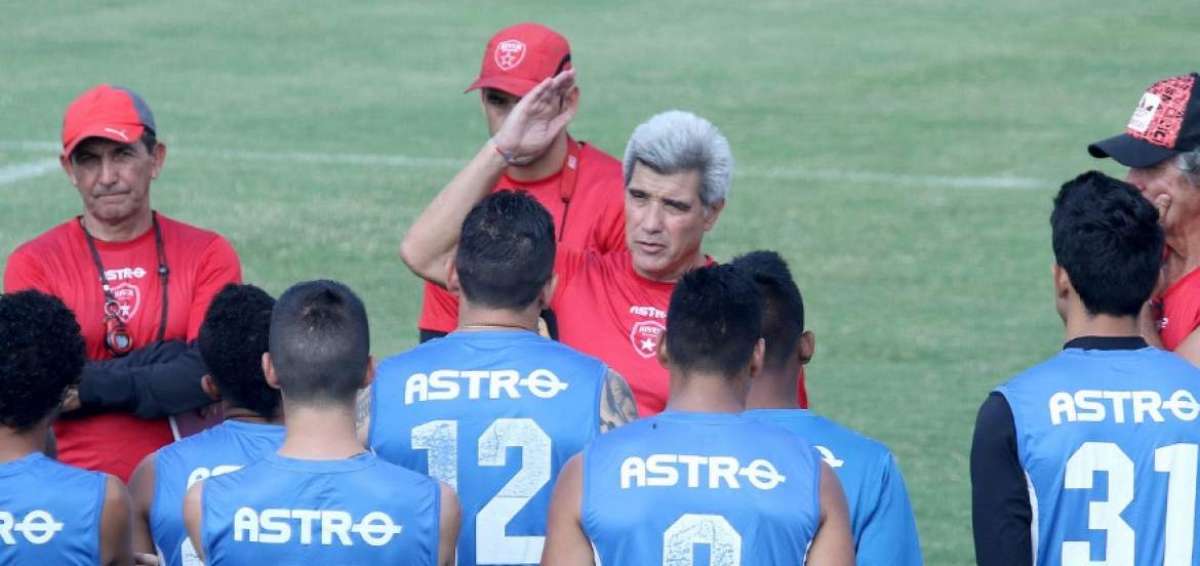 Trobbiani es separado del banquillo de River Ecuador