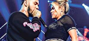 Anuel AA (izq) y Karol G decidieron juntarse para la gira Culpables. Empezaron las presentaciones en Colombia, el pasado 15 de marzo.   