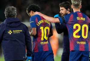 Lamine Yamal sali&oacute; lesionado tras anotar el gol del triunfo del Barcelona ante el Celta.