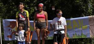 El &uacute;ltimo domingo, la cotopaxense Mar&iacute;a Mercedes Pila (centro) consigui&oacute; su primera victoria en una prueba ol&iacute;mpica. Suma varias en ultramaratones.