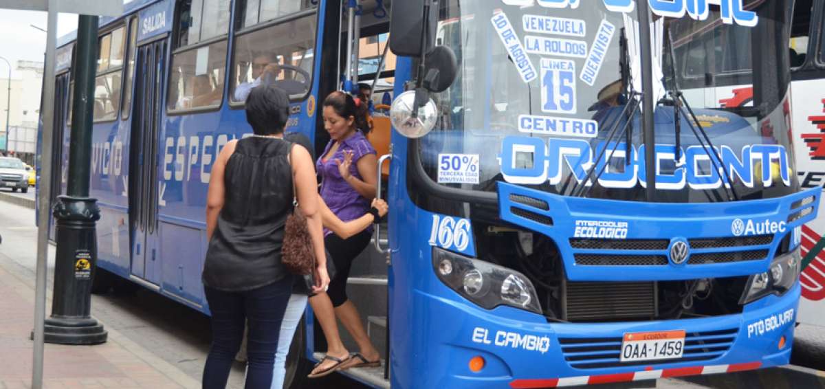 Colectivos machale&ntilde;os rechazan alza de pasajes