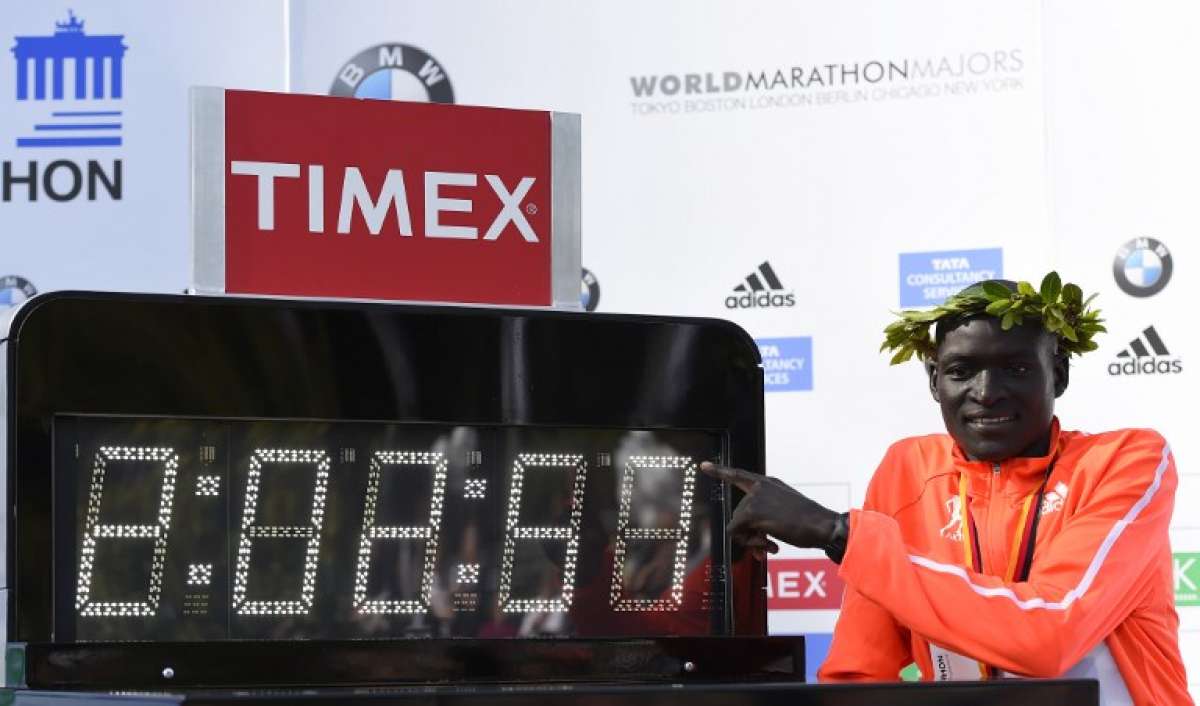 Kimetto super&oacute; el record de su compatriota Wilson Kipsang de 2h03:23. Foto: AFP