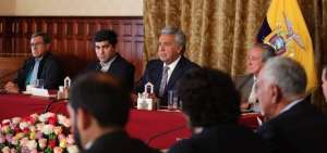 El mandatario Len&iacute;n Moreno encabez&oacute; una reuni&oacute;n en Carondelet con sus ministros y anunci&oacute; el estado de excepci&oacute;n en el pa&iacute;s. 