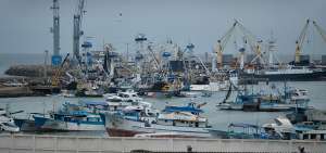 Las embarcaciones se pretende reubicarlas en el &aacute;rea de dragado y donde  posteriormente se construir&aacute;n los muelles.