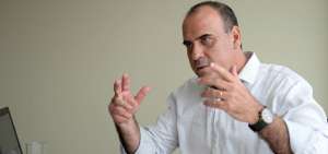 Valent&iacute;n Sala Vallaza. Precandidato a Prefecto de Guayas por UP.