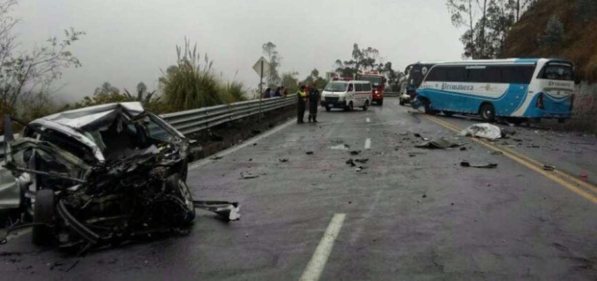 Seg&uacute;n el reporte oficial, a las 07:34 de este domingo un bus de la cooperativa Primavera choc&oacute; contra un autom&oacute;vil.