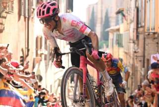 Richard Carapaz escaló al cuarto lugar en la general del Giro de Italia