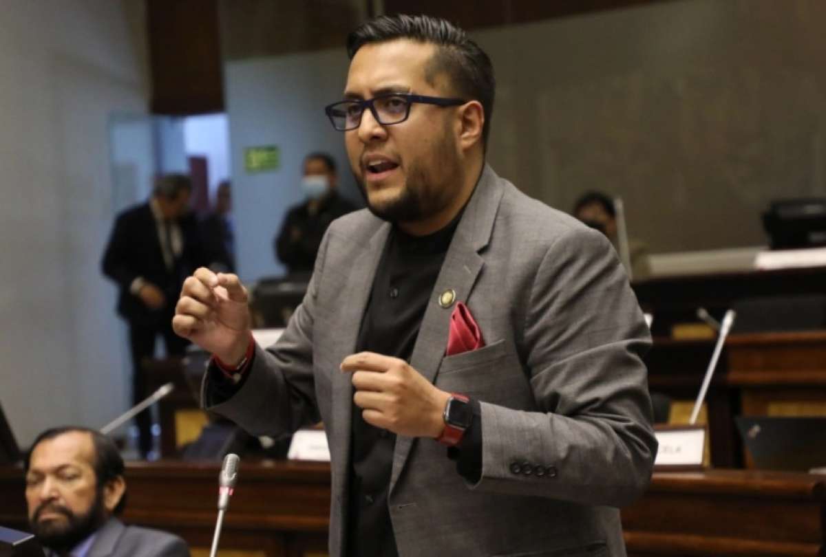 Asambleísta Juan Fernando Flores recordó a sus colegas legisladores que deben plegarse al dictamen de la Corte Constitucional.