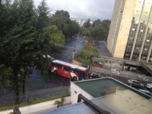 Los buses circularon por la avenida San Salvador y Pradera y no por la 6 de Diciembre. Foto: EL TEL&Eacute;GRAFO