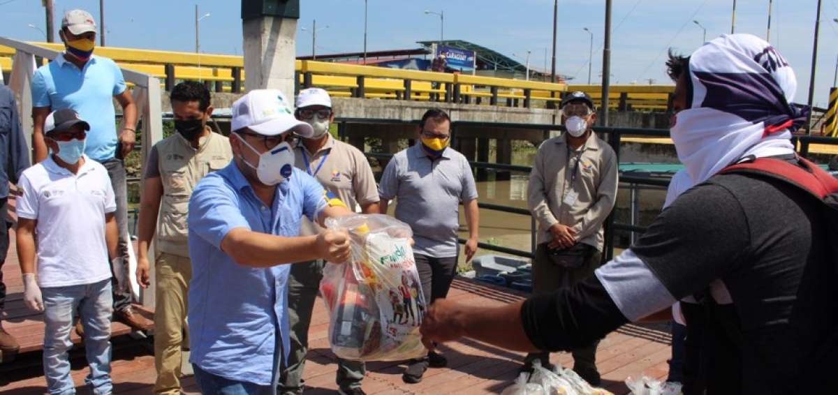 Familias dedicadas a la pesca y custodiar el manglar reciben kits de alimentos
