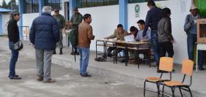 Ciudadanos se congregan en los recintos de Cotopaxi.