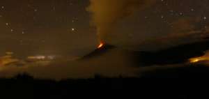 La madrugada de ayer fue posible observar la incandescencia en el volc&aacute;n Tungurahua desde la comunidad Pillate. Algunas horas estuvo despejada la cumbre.