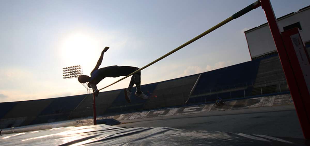 El deportista nacional salt&oacute; 2,05 metros en la categor&iacute;a sub-18 del Grand Prix Internacional Ximena Restrepo y super&oacute; los 2,04 metros de Kevin Cruz.