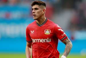 Piero Hincapié permanecerá esta temporada con el Bayer Leverkusen. 