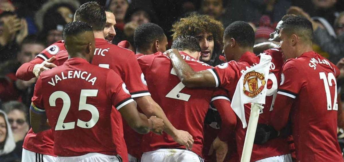 Paso al frente del United hacia el liderato, paso atr&aacute;s del Tottenham