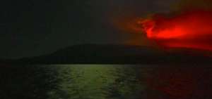 La actividad eruptiva del volc&aacute;n La Cumbre contin&uacute;a