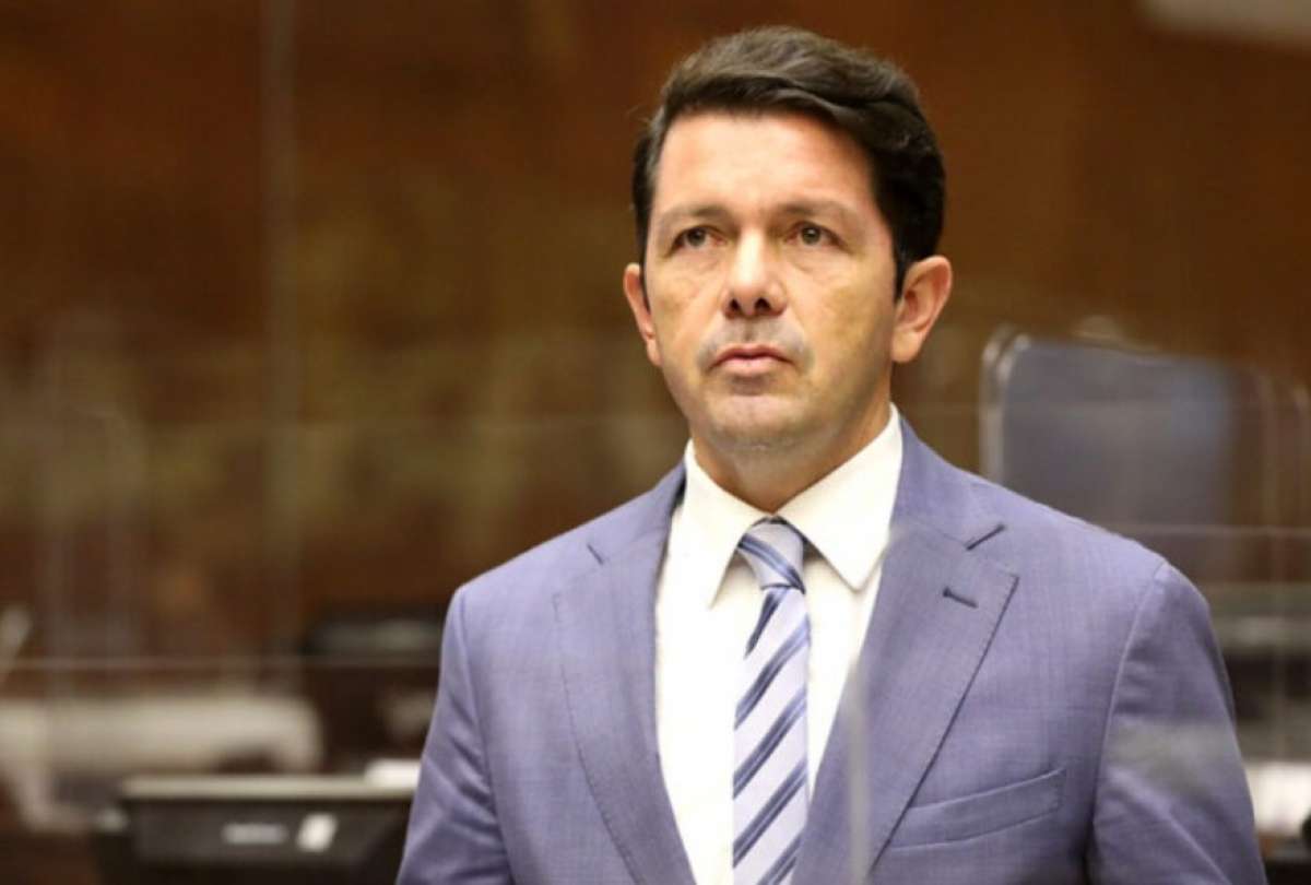 Cada año, familiares y amigos de Jiménez dejan ofrendas florales en el lugar donde cayó herido y falleció instantes después.