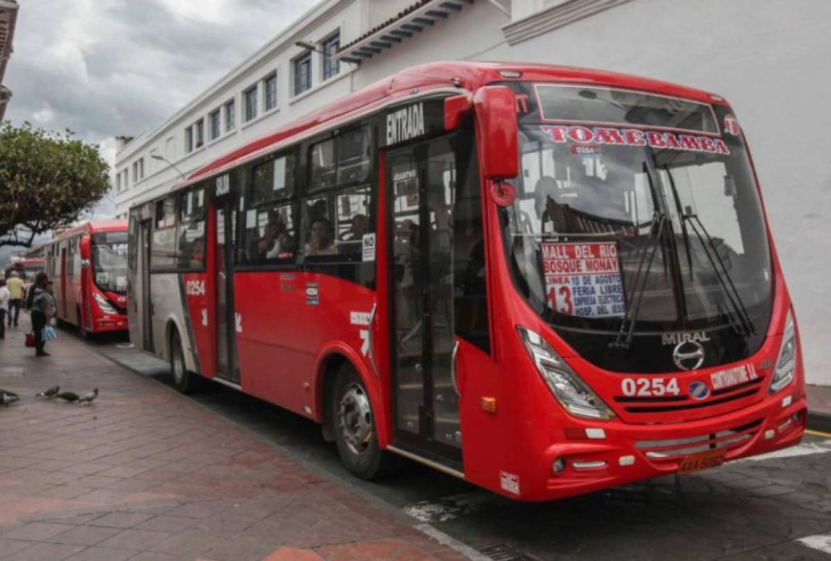 Desde ayer, los buses en Cuenca operan hasta las 20:00. 