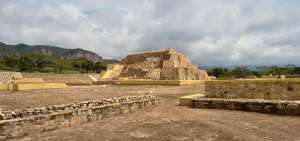 Vista general del sitio del hallazgo de un templo del dios Xipe T&oacute;tec en una zona arqueol&oacute;gica pr&oacute;xima a la ciudad mexicana de Tehuac&aacute;n.