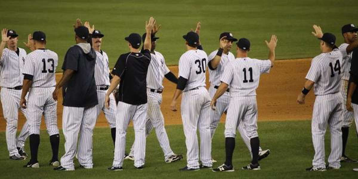 Los Yankees celebran el triunfo 13-3 sobre los Medias Rojas de Boston. Foto: @Yankees