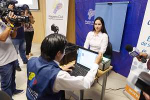 En Guayaquil se realiz&oacute; la segunda reparaci&oacute;n de identidad en los casos de v&iacute;ctimas de violaciones de derechos humanos y delitos de lesa humanidad. Foto: Karly Torres / El Tel&eacute;grafo