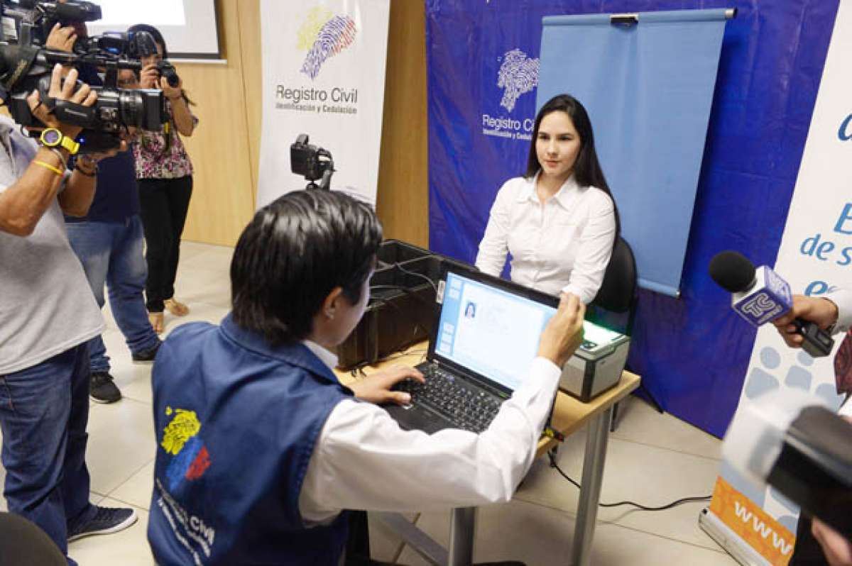 En Guayaquil se realiz&oacute; la segunda reparaci&oacute;n de identidad en los casos de v&iacute;ctimas de violaciones de derechos humanos y delitos de lesa humanidad. Foto: Karly Torres / El Tel&eacute;grafo