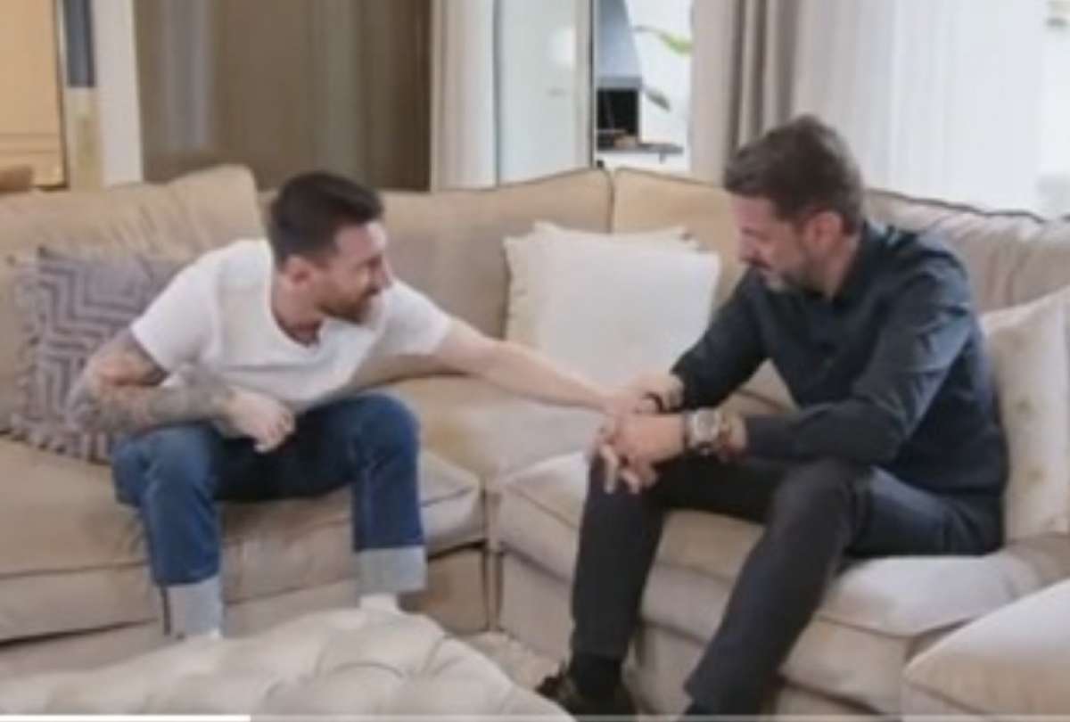 Periodista suelta lágrimas al entrevistar a Lionel Messi en persona