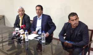 Cevallos estuvo acompa&ntilde;ado por Jimmy Montanero (i) y Nicol&aacute;s Asencio (d), exjugadores amarillos. Foto: @dandreamaiquema