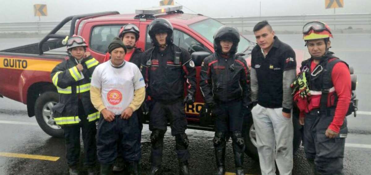 Cinco personas son rescatadas en el sector La Virgen de Papallacta