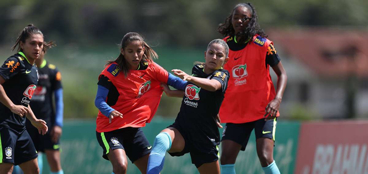 Las futbolistas se entrenaron desde enero en Granja Comary, sitio de pr&aacute;cticas de los combinados de ese pa&iacute;s.