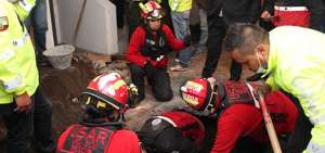 Agentes extrajeron el cuerpo que fue enterrado en una vivienda en Carcel&eacute;n.